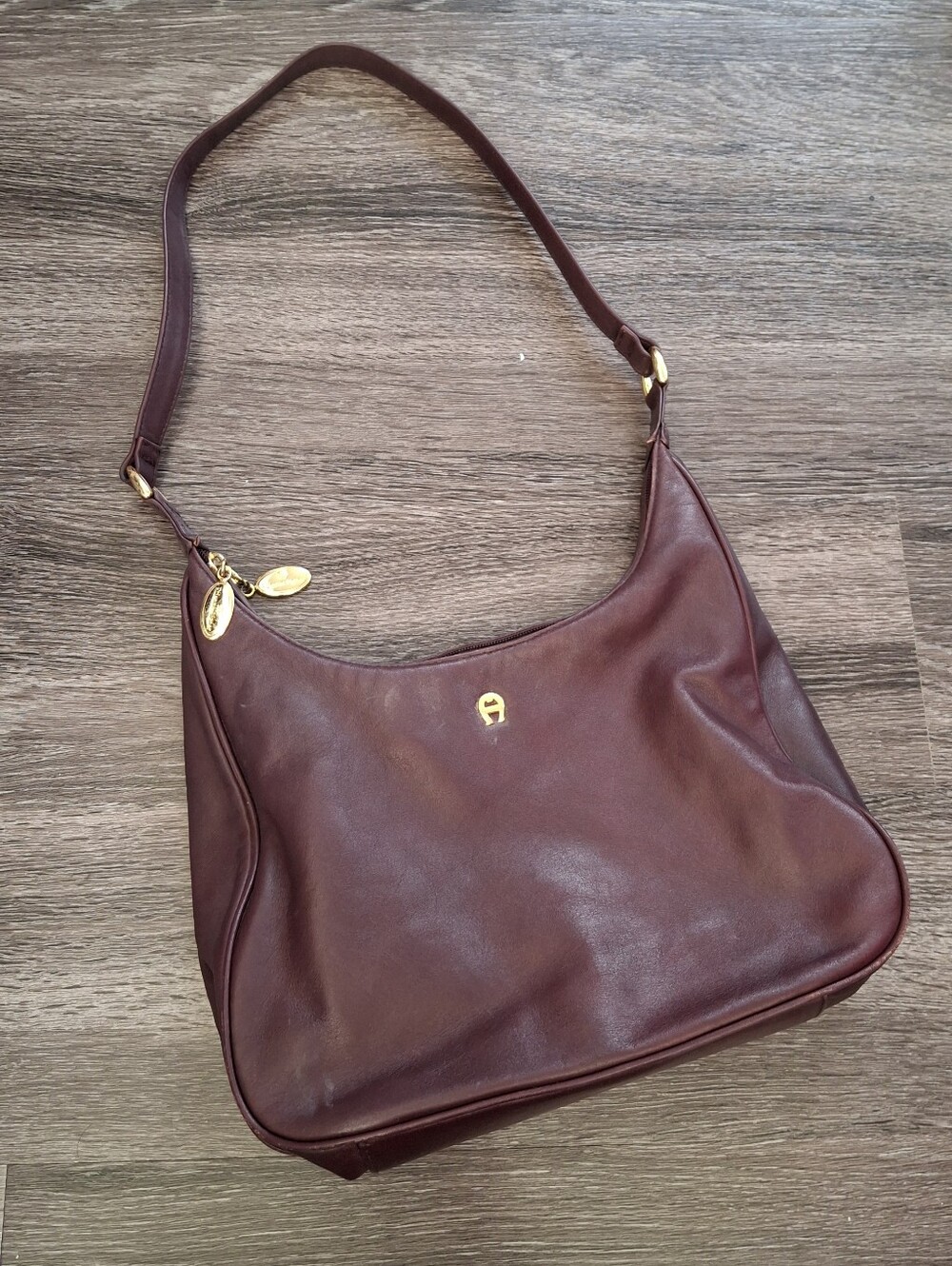 VTG Aigner Mahogany Leather Women's Shoulder Bag Cresent Shape Gold Hardware